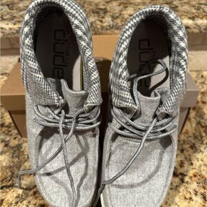 Hey Dude Britt Grey Houndstooth women’s size 11